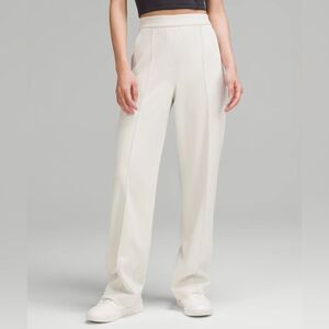 Softstreme Pintuck
Mid-Rise Pant